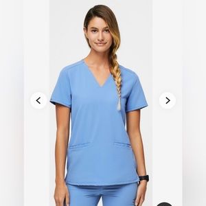 Figs Casma scrub top in ceil blue
